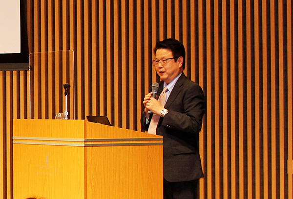 Professor Ikeuchi presents public lecture on Alzheimer's research