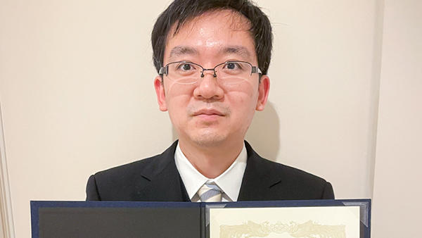 Dr Hatano wins basic research award on dementia