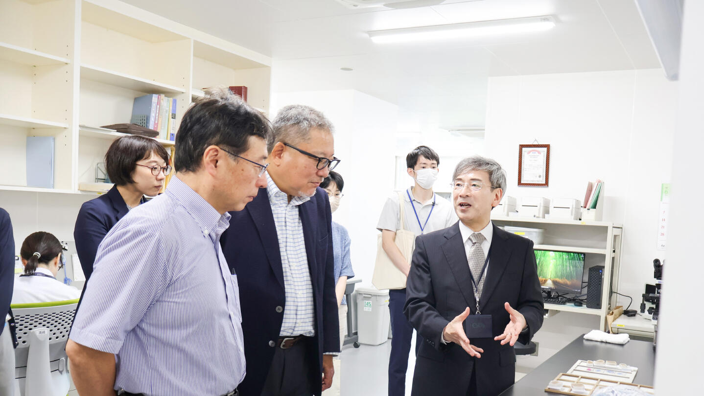 内⼭務 弁理士が脳研究資源イニシアチブ推進センター（ChBRI シブリ）を見学されました