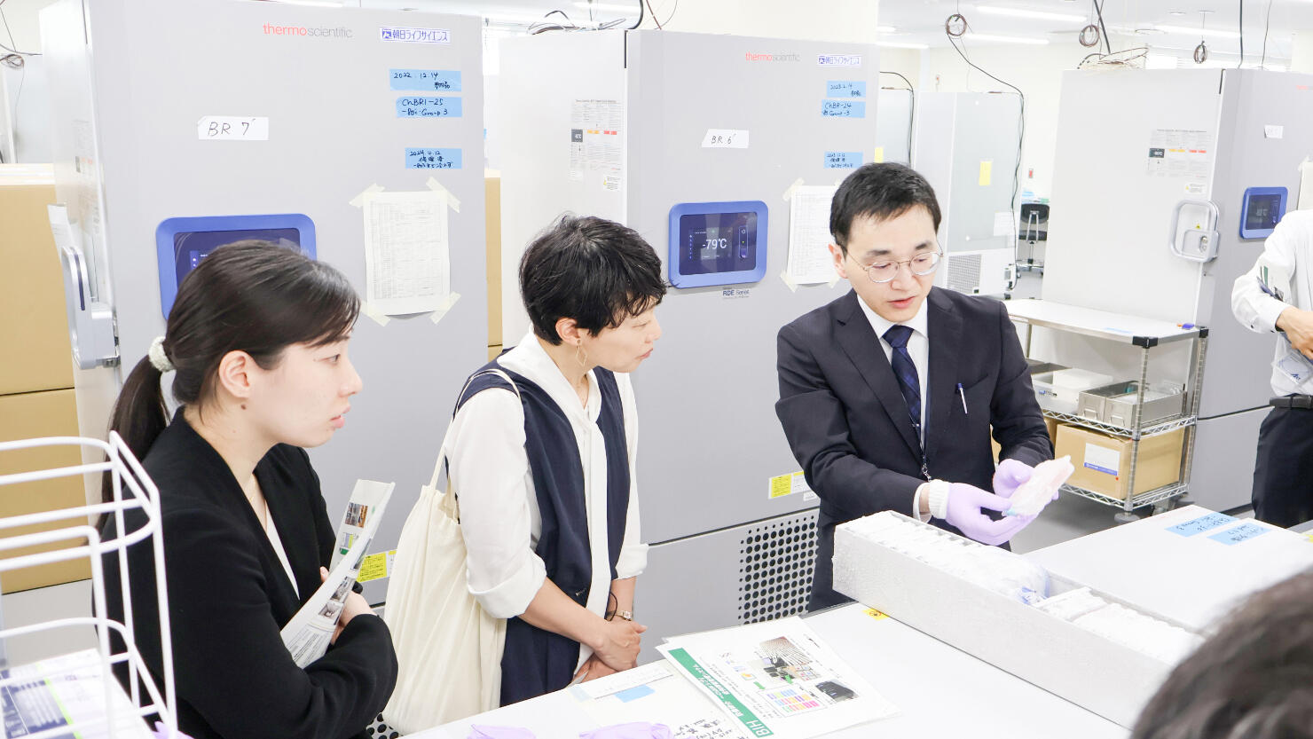 文部科学省高等教育局国立大学法人支援課の柴田国立大学戦略室長がChBRIを視察されました